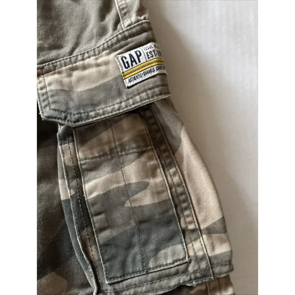 Gap Kids Camo Cargo Shorts Size 12 in excellent condition.